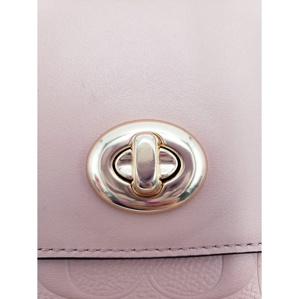 Coach Crossbody Bag Pink Signature Embossed Leather Turnlock Chain Clutch‎